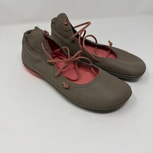 CAMPER Right Nina Mid Top Ghillie Flat in Dark Beige